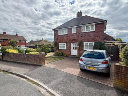 Frobisher Crescent, Stanwell, Staines-upon-Thames, TW19
