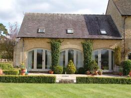 Barn End, Lyneham Farm Cottages, Street Through Lyneham, Lyneham OX7 6QP