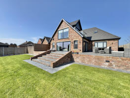 The Bungalow, Rawfield Lane, Fairburn, Knottingley WF11 9LD