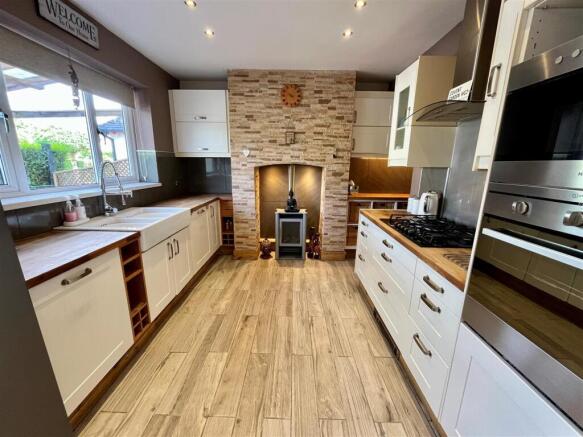 Kitchen Area.jpg