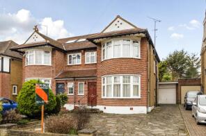 22, Lynton Mead, Whetstone, London N20 8DJ