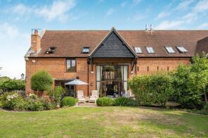 Harvest House, Worldham Hill, East Worldham, Alton GU34 3AZ