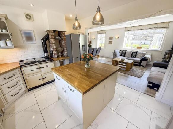 Kitchen / Dining Area