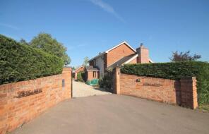 Treelands, Gloucester Road, Newent GL18 1EJ