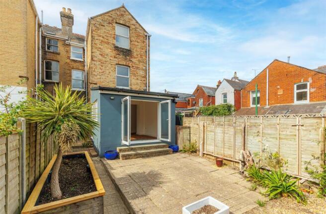 Enclosed Garden in Cowes