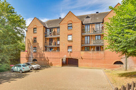 Fitzwalter Place, Great Dunmow