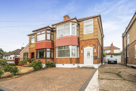 Knoll Drive, London, N14