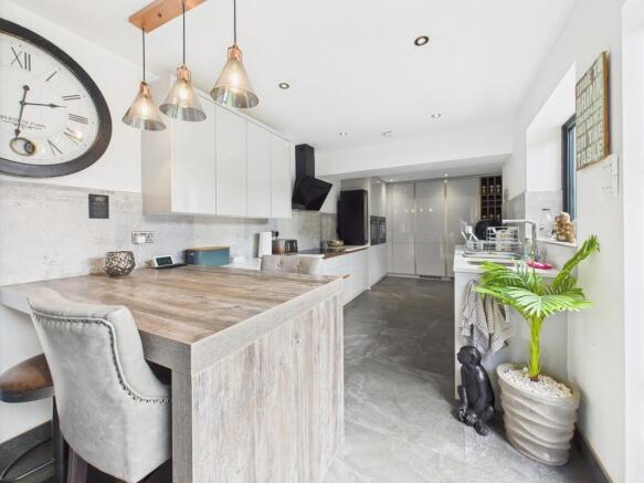 Kitchen/Breakfast Area