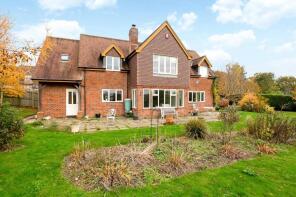 Meadowbank, Bath Road, Midgham, Reading RG7 5XB
