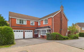 2, Covert Mead, Pulborough RH20 3PR