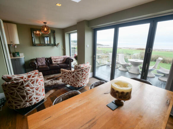 Dining / Seating Area
