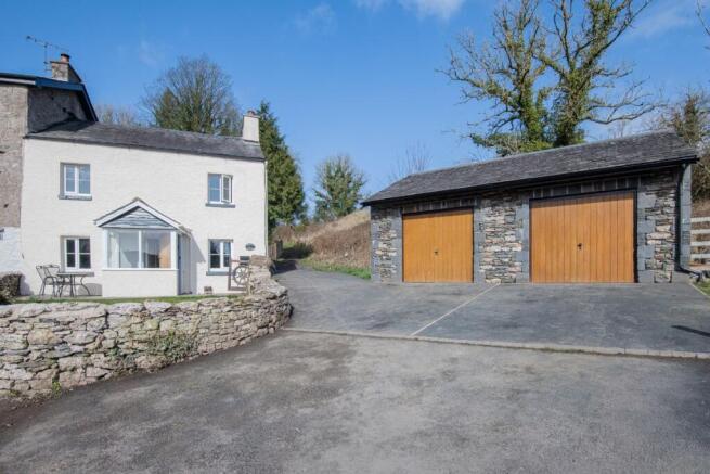 Brocka Cottage and Garage