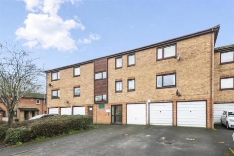 Robins Close, Uxbridge