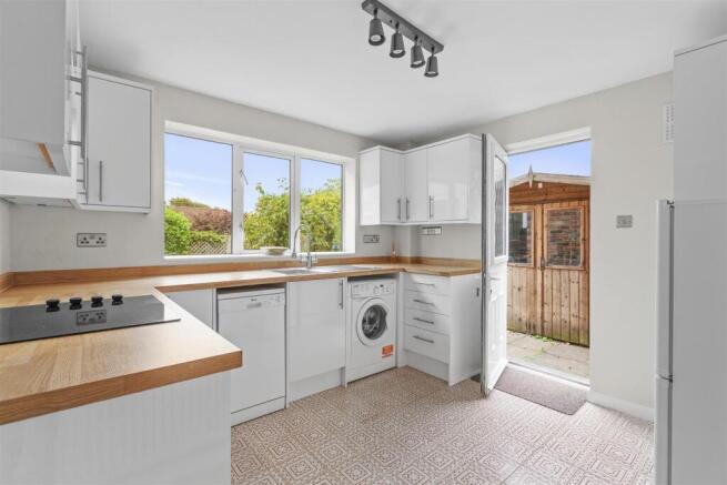 4 Grange Road, HP15 7QZ-11.jpg