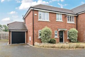 1, Elmwood Gardens, Hersham Road, Hersham, Walton-on-thames KT12 5PZ