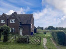2, Mangrove Hall Cottages, Mangrove Green, Luton LU2 8QF