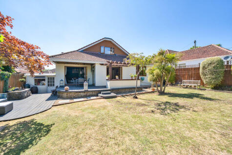Pine Hill, Worle - SIMPLY PERFECT
