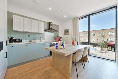 West Bradbury Yard, Brentford, TW8
