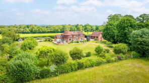 Woodside, Hillhouse Lane, Horsham RH12 3BD