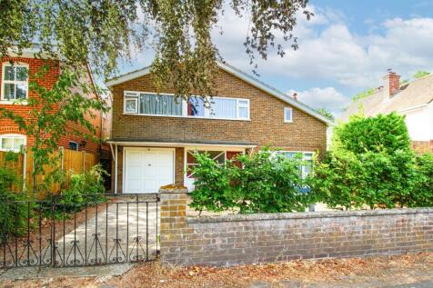 Wellington Avenue, Fleet, GU51