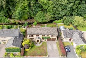 48, River Holme View, Brockholes, Holmfirth HD9 7BP