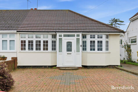 Court Avenue, Romford, RM3