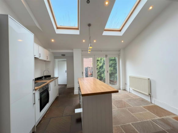 11 darnborough kitchen close.png