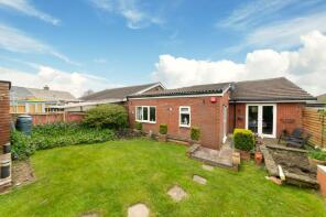 4, Springfield Drive, Birds Edge, Huddersfield HD8 8XS