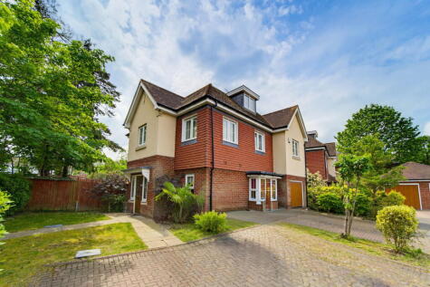 Highfield Park, Row Town, KT15