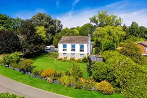 Silverthorn Drive, Longdean Park, Hemel Hempstead, Hertfordshire, HP3