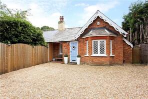 2, Wellesley Cottages, Trumps Green Road, Virginia Water GU25 4HL