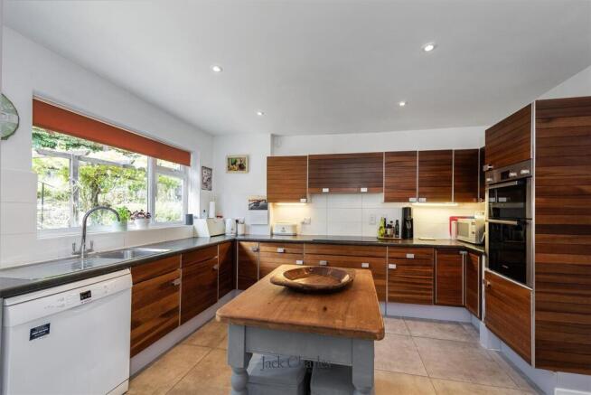 4 Culver Drive, Oxted, RH8 9HP 010.jpg