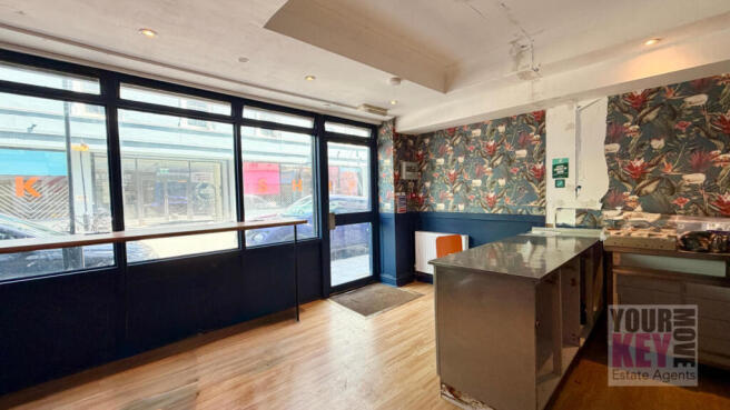Bright balcony room at Tontine Street in Folkeston