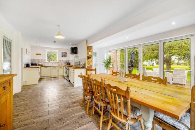 Kitchen/Dining Area