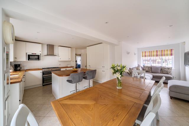 Kitchen/Dining Area