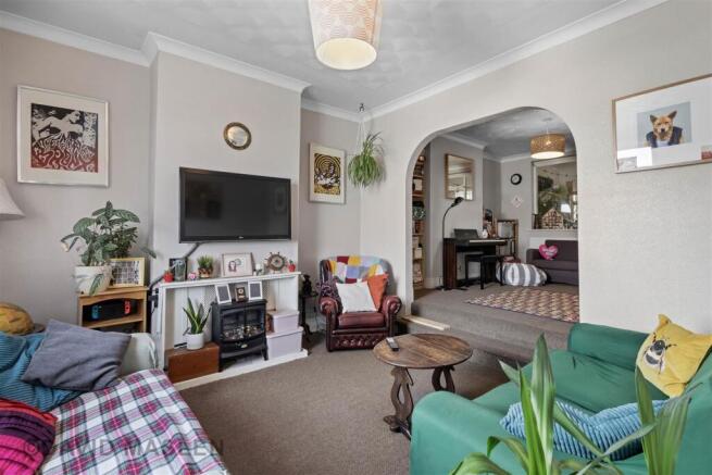 Living Room (2).jpg