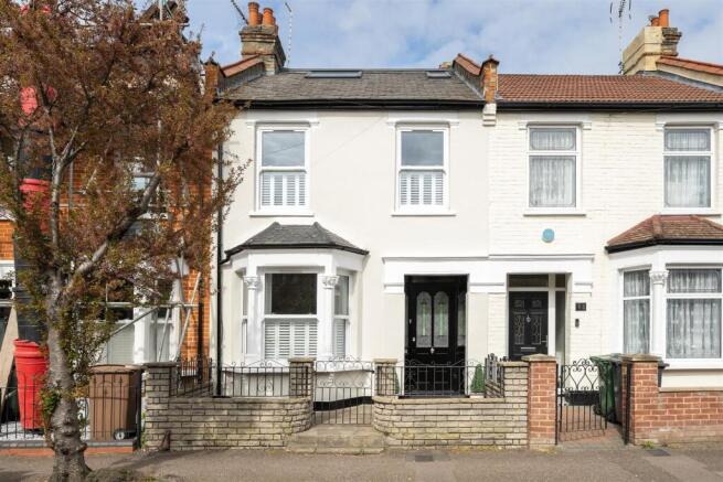 Royston Avenue, E4