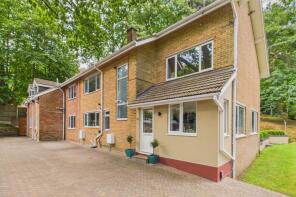 21, Upper Golf Links Road, Broadstone BH18 8BT
