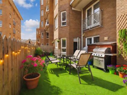 Homer Drive, London, E14