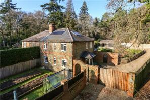 Uplands Cottage, Farnham Road, Tilford, Farnham GU10 2AL