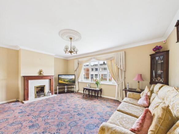 Lounge/Dining Room