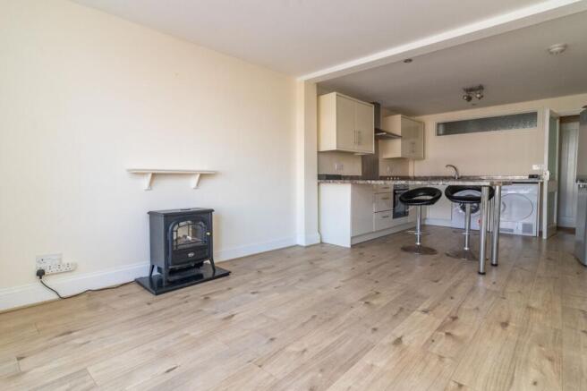 OPEN PLAN LOUNGE/KITCHEN