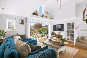 8 Oakdene, Felix Lane, Shepperton TW17 8NJ
