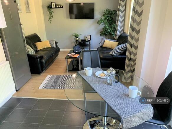 Comfy Sofas, Sky Tv & Fibre, Overlooks Garden
