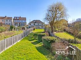 Lilliput, Orange Tree Hill, Havering-atte-bower, Romford RM4 1PB