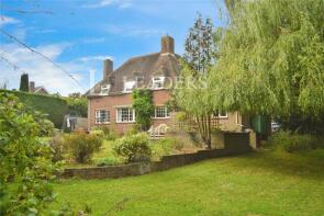 7 Pingles, Beacon Hill, Witham CM8 3EA