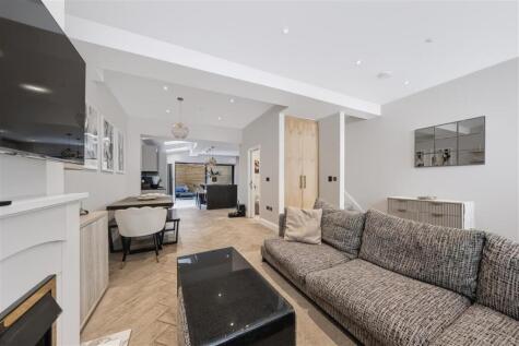 Wadham Road, SW15