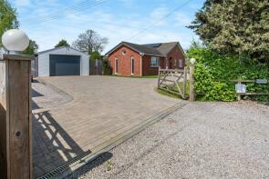 Centianes, Bulley Lane, Gloucester GL2 8AS
