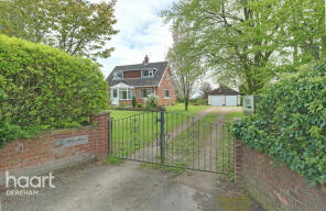 Trelawny, Heath Road, Hockering NR20 3JA