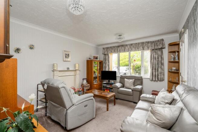 Apartment 14 Kingsford Court_5.jpg